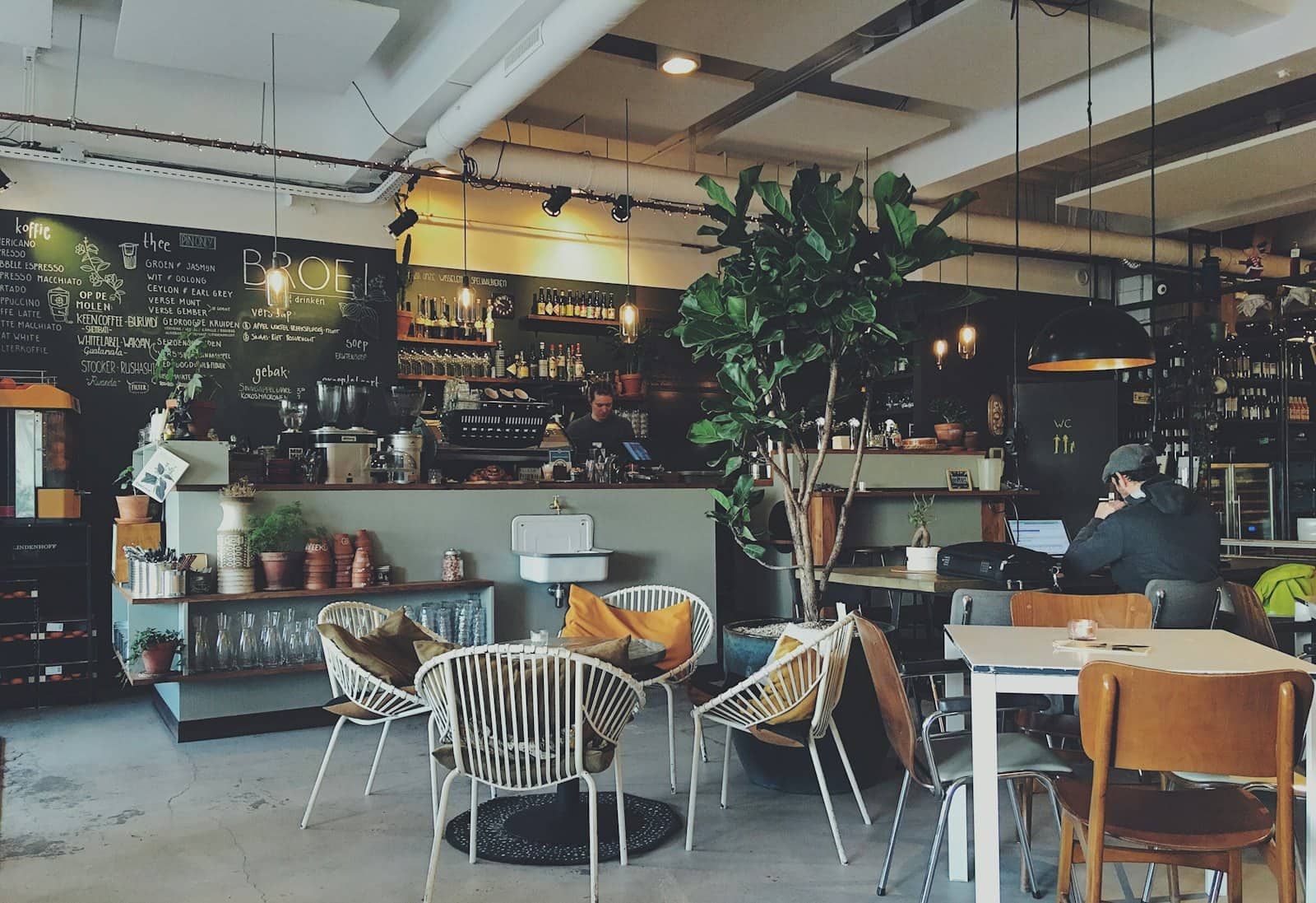 Không gian quán cafe ấm cúng